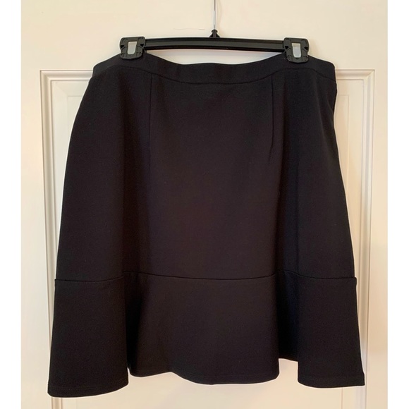 Black work skirt - Picture 2 of 3